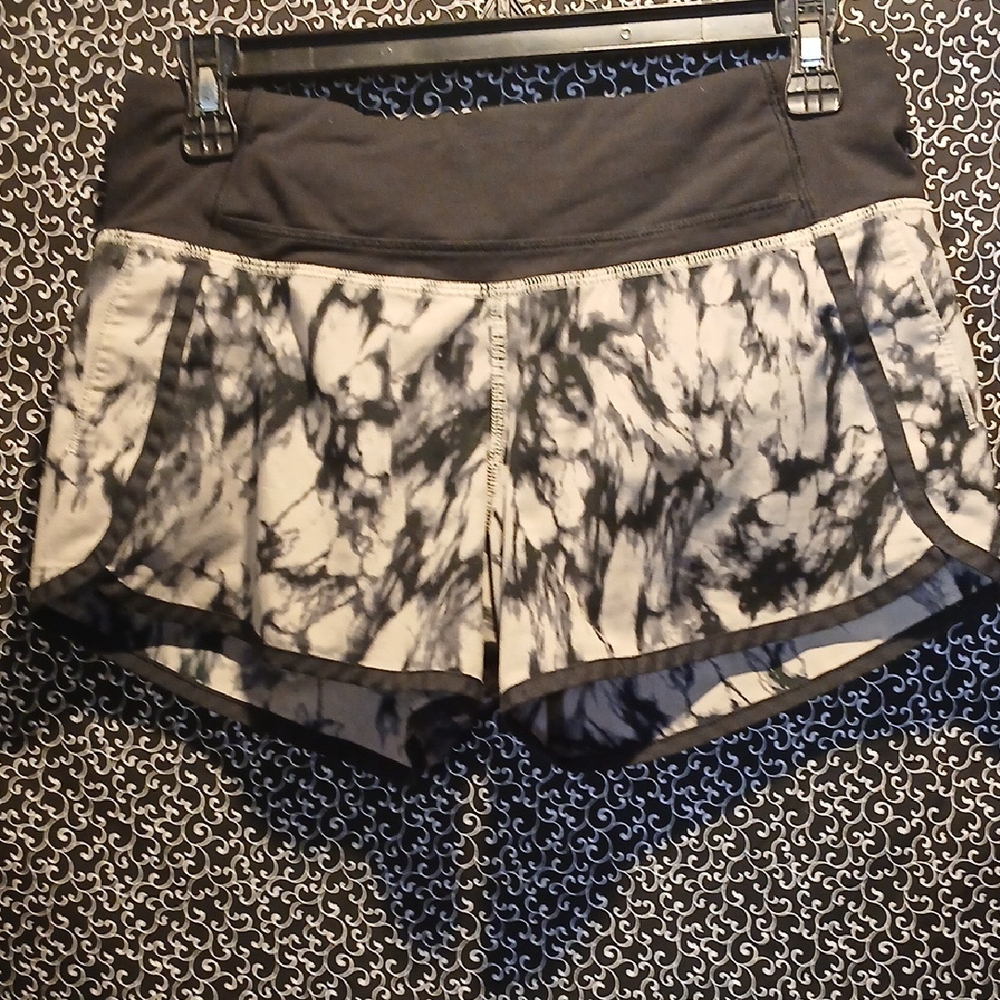 Lululemon Hotty Hot Short
